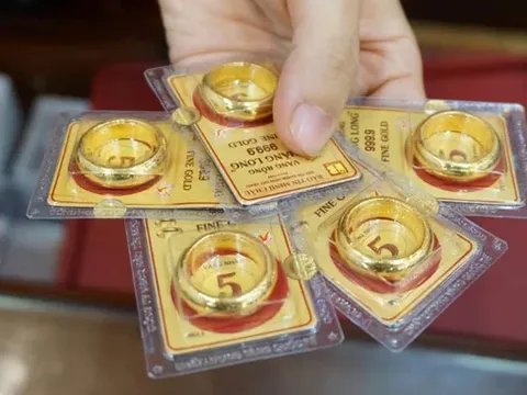 Giá vàng hôm nay (25/12): Vàng nhẫn bứt tốc, nhà đầu tư nhỏ lẻ đứng ngồi không yên