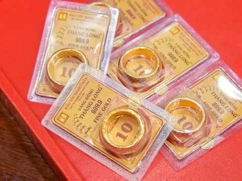 Giá vàng hôm nay (5/1): Vàng nhẫn leo thang chưa từng có, người mua kẻ bán đều 'nín thở'