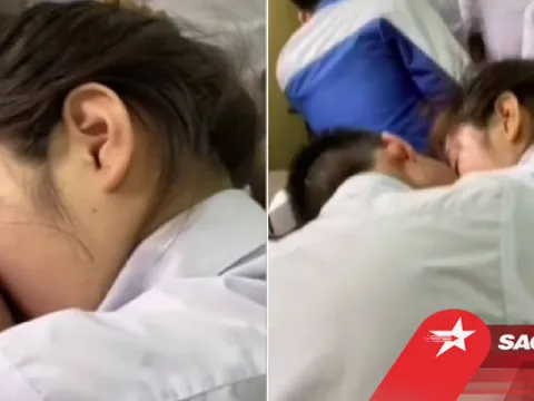 Cặp đôi học trò hôn môi thắm thiết ngay trong lớp học khiến dân mạng ngán ngẩm