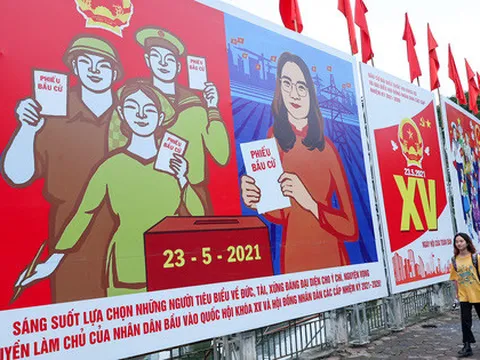 Đường phố Hà Nội trang hoàng chào mừng ngày bầu cử Quốc hội, HĐND và ngày lễ 30/4,1/5