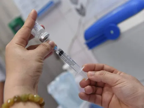 Nữ điều dưỡng ở Đà Nẵng sốc phản vệ, thở máy sau khi tiêm vaccine COVID-19