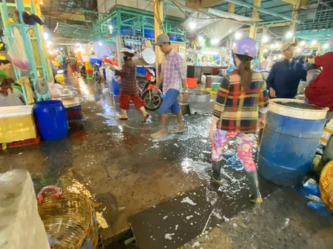 Quá nhiều bất ổn, vì sao chợ đầu mối thủy hải sản ở An Giang vẫn hoạt động?