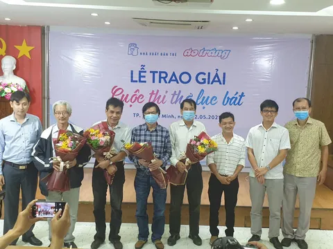 Trao giải cuộc thi thơ 'Quê hương và tình yêu'