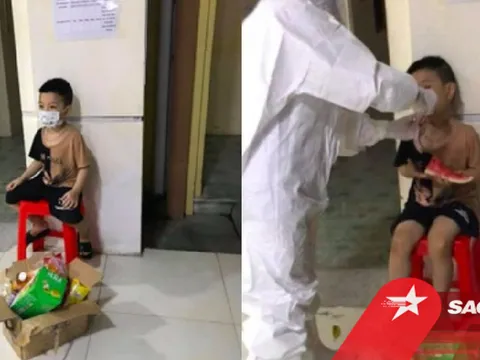 Hình ảnh bé trai 6 tuổi một mình nhận kết quả dương tính Covid-19 khiến dân mạng xót xa