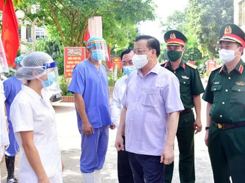Bí thư Hà Nội: 'Có đến nơi mới thấy anh chị em tuyến đầu vất vả như thế nào'
