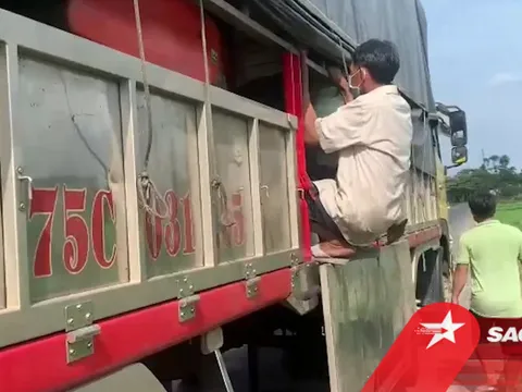8 người trốn trong thùng xe tải nhằm vượt chốt kiểm soát y tế