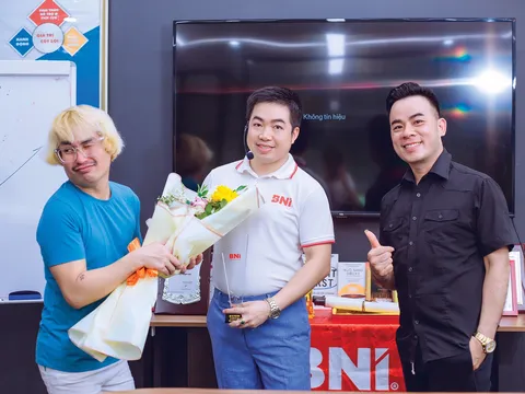 Ông bầu Tommy Văn tiết lộ ảnh hậu trường show chụp hình 'thần thái đỉnh cao' khiến nhiều người thương nhớ