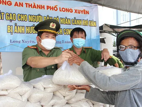 An Giang: Hạt gạo nghĩa tình giữa mùa dịch COVID-19