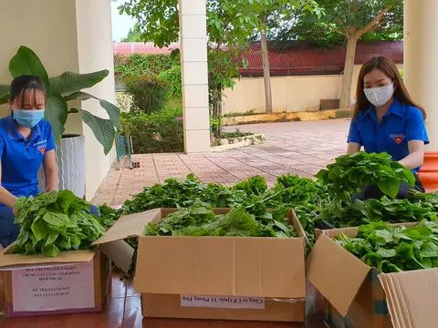  ‘Chuyến xe nghĩa tình’ mang theo rau quả gửi yêu thương từ tỉnh biên giới đến Sài Gòn