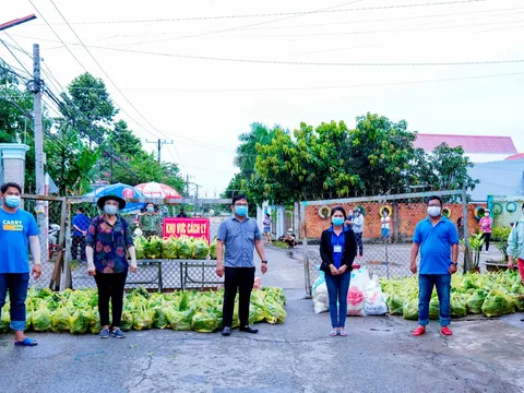 TP Cần Thơ: 'Chuyến xe yêu thương' hỗ trợ người dân gặp khó khăn bị ảnh hưởng của đại dịch COVID-19