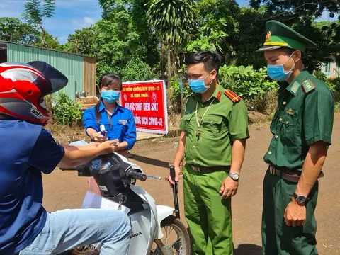 Tuổi trẻ Công an tỉnh Bình Phước hợp sức tạo 'lá chắn thép' ở các chốt chống COVID-19