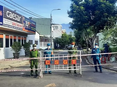 Phát hiện 12 ca nhiễm COVID-19 cộng đồng trong một ngày, Đà Nẵng dừng hoạt động shipper, Grab