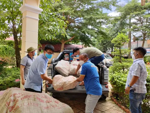 Truyền thông điệp ấm áp của người Bình Phước đến Sài Gòn - Bình Dương với các chuyến xe đầy ắp nông sản