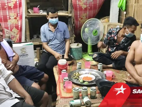 4 nam nữ tụ tập uống rượu bị phạt 68 triệu đồng