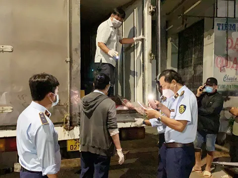 TP Cần Thơ: Phát hiện gần 200kg đùi, mề, sụn gà không rõ nguồn gốc