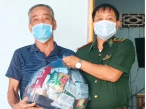 Kiên Giang: Thăm, tặng quà gia đình chính sách nhân dịp 27/7