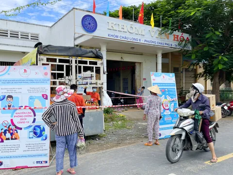 An Giang: Siêu thị Tứ Sơn tổ chức những chuyến xe bán hàng lưu động ‘chia sẻ yêu thương’ đến tận nhà dân