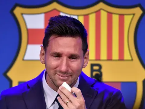 Hé lộ tin nhắn đầy chua xót Messi gửi cho đồng đội Barcelona