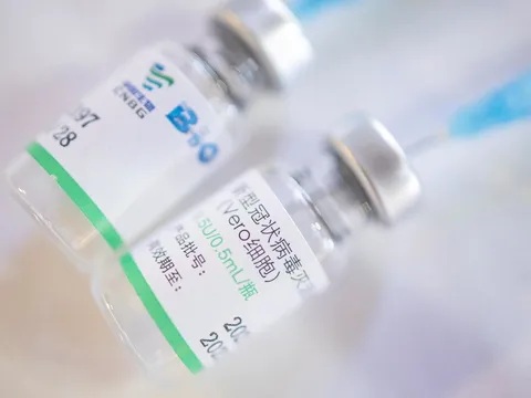 Vắc xin Sinopharm hiệu quả thế nào? Đối tượng nào hoãn tiêm và không nên tiêm?