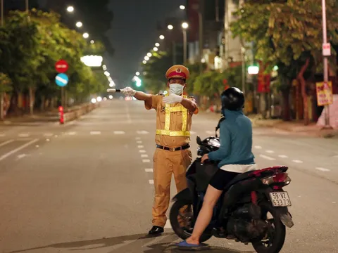 Đối tượng nào được ra đường sau 18h tại TP. HCM từ 16/8/2021?