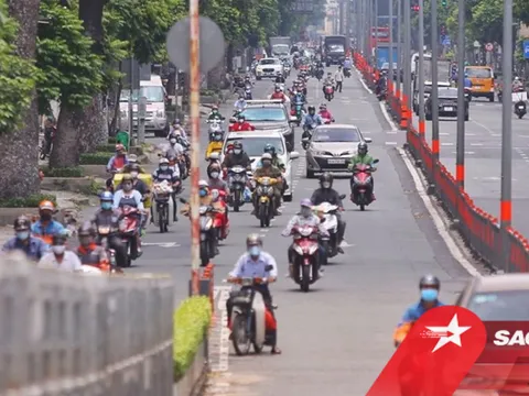 Ngày 17/8: Đường phố Sài Gòn đông xe cộ lưu thông dù F0 trong cộng đồng đang tăng mạnh