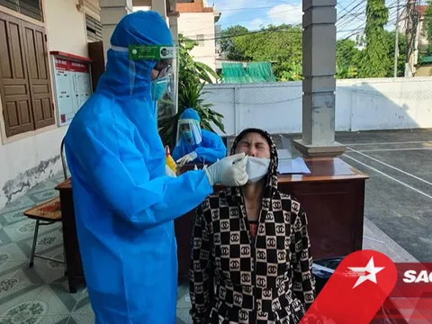 Nghệ An: Nghe tin con trai nhiễm Covid-19, mẹ đi xét nghiệm dương tính SARS-CoV-2