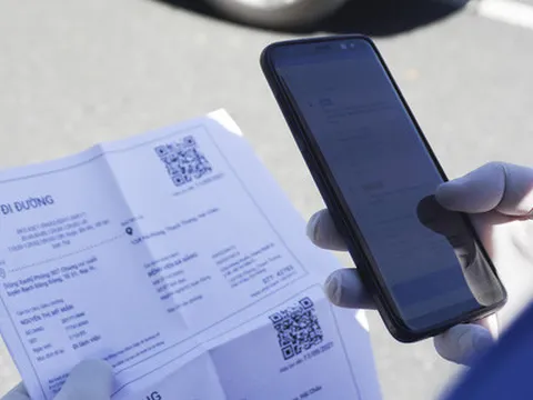 Được cấp Giấy đi đường bằng mã QR Code, người dân Đà Nẵng chỉ mất 5 giây để qua chốt kiểm soát