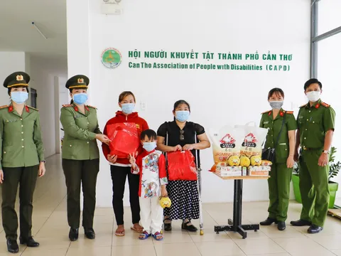 Công an TP Cần Thơ tổ chức Tết Trung Thu - Mừng năm học mới cho con em CBCS mắc bệnh hiểm nghèo có hoàn cảnh khó khăn