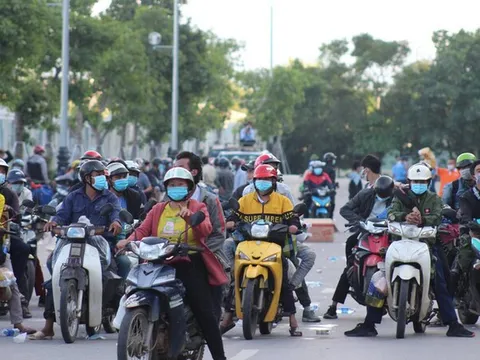 Chồng tử vong, vợ nguy kịch khi chạy xe máy từ miền Nam về quê tránh dịch