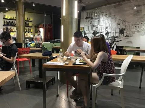 Chính thức: TP.HCM cho phép kinh doanh ăn uống được phục vụ tại chỗ từ ngày 28/10