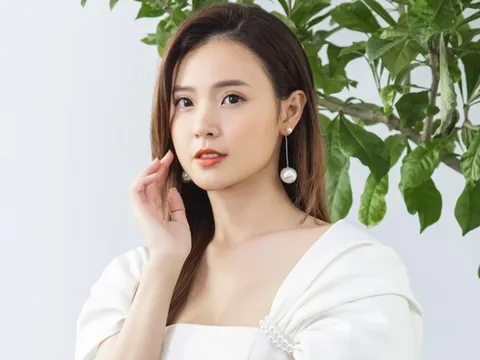 Midu khoe 'chốt đơn' 21 lô đất giữa đêm, cứ như bán quần áo online