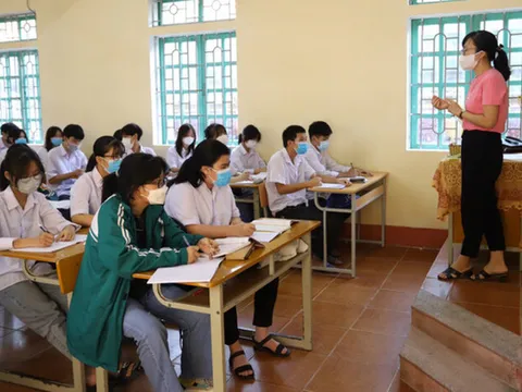 Một địa phương ghi nhận 184 học sinh mắc Covid-19, hủy bỏ kế hoạch cho học sinh lớp 12 tới trường từ 1/11