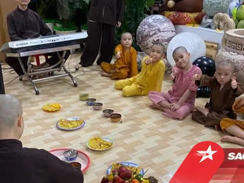 Giữa những lùm xùm, Tịnh thất Bồng Lai vui vẻ ăn mừng kênh Youtube vừa đạt 2 triệu lượt đăng ký