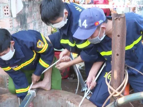 Cháu bé 3 tuổi rơi xuống giếng sâu 30m tử vong thương tâm