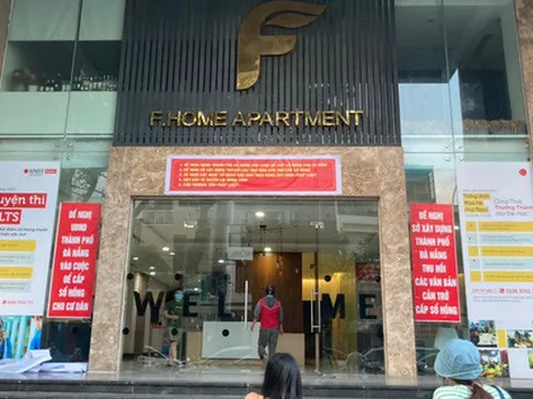 Cư dân chung cư F.Home căng băng rôn đòi sổ hồng