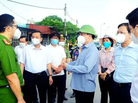 Bí thư Hà Nội yêu cầu thí điểm ngay điều trị F0 tại y tế cơ sở, cách ly F1 tại nhà