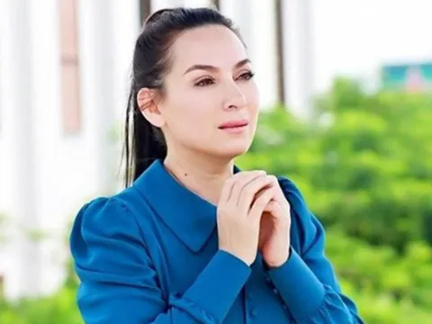 Phi Nhung từng quỳ gối để xin một điều cho các con nuôi