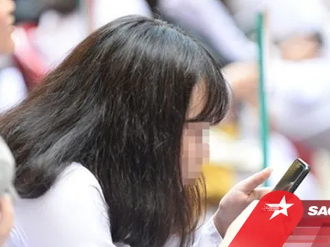 Xin gia hạn nộp các khoản tiền đầu năm, nữ sinh nghẹn ngào khi nhận được dòng tin nhắn của cô giáo