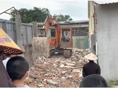 Lan truyền loạt ảnh Tịnh Thất Bồng Lai bị đập phá tan tành, 'thầy trò' chỉ đứng nhìn, thực hư ra sao?
