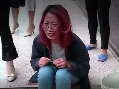 Nhất quyết không ly hôn dù bị chồng bạo hành suốt 3 năm, vợ mếu máo khóc: 'Vì chồng tôi quá đẹp trai'