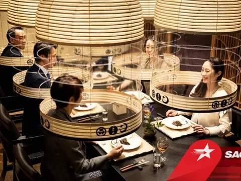 Chi gần 6 triệu cho bữa sang chảnh trong vách ngăn kiểu đèn lồng không lo Covid-19