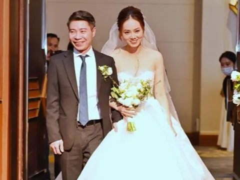 Bà xã NSND Công Lý bất ngờ đăng đàn nhắn nhủ ai đó: 'Bớt ảo tưởng vị trí của mình trong lòng người khác'