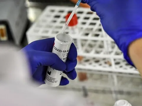Phát hiện đường dây bán virus SARS-CoV-2 cho người muốn tự mắc Covid-19, mục đích của họ là gì?