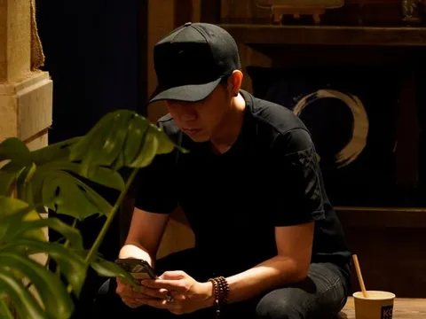 Đăng đàn thông báo đã chia tay bạn gái, Anh Đức bất ngờ công khai luôn gái đẹp mới được làm mai?