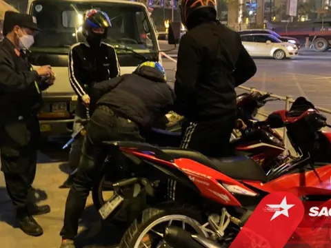 Hà Nội: Xử lý hàng chục 'dân chơi' đi phân khối lớn, lạng lách, gầm rú ga giữa phố