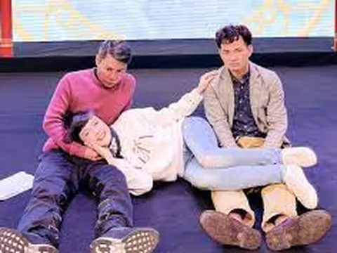NSND Công Lý bất ngờ xuất hiện ở sân khấu Táo Quân 2022, đồn đoán Trấn Thành thay thế là không có?