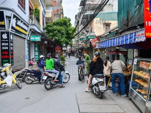 Những hoạt động không thiết yếu nào bị cấm tại 8 quận 'vùng cam' của Hà Nội?