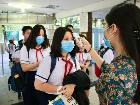 TP.HCM cho phép học sinh lớp 7, 8, 10, 11 trở lại trường từ ngày 4/1/2022