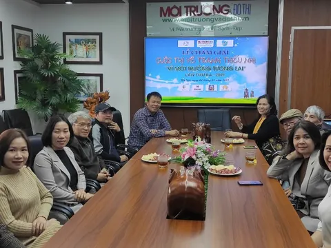 Chấm giải cuộc thi vẽ tranh thiếu nhi"Vì môi trường tương lai" Lần 3