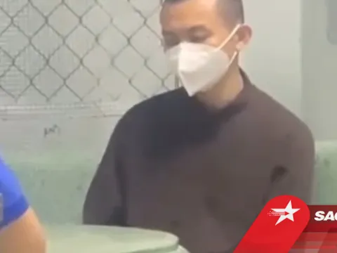 Hình ảnh mới nhất của 'đồ đệ' Tịnh Thất Bồng Lai: Đeo còng số 8, ngồi thẫn thờ tại cơ quan điều tra